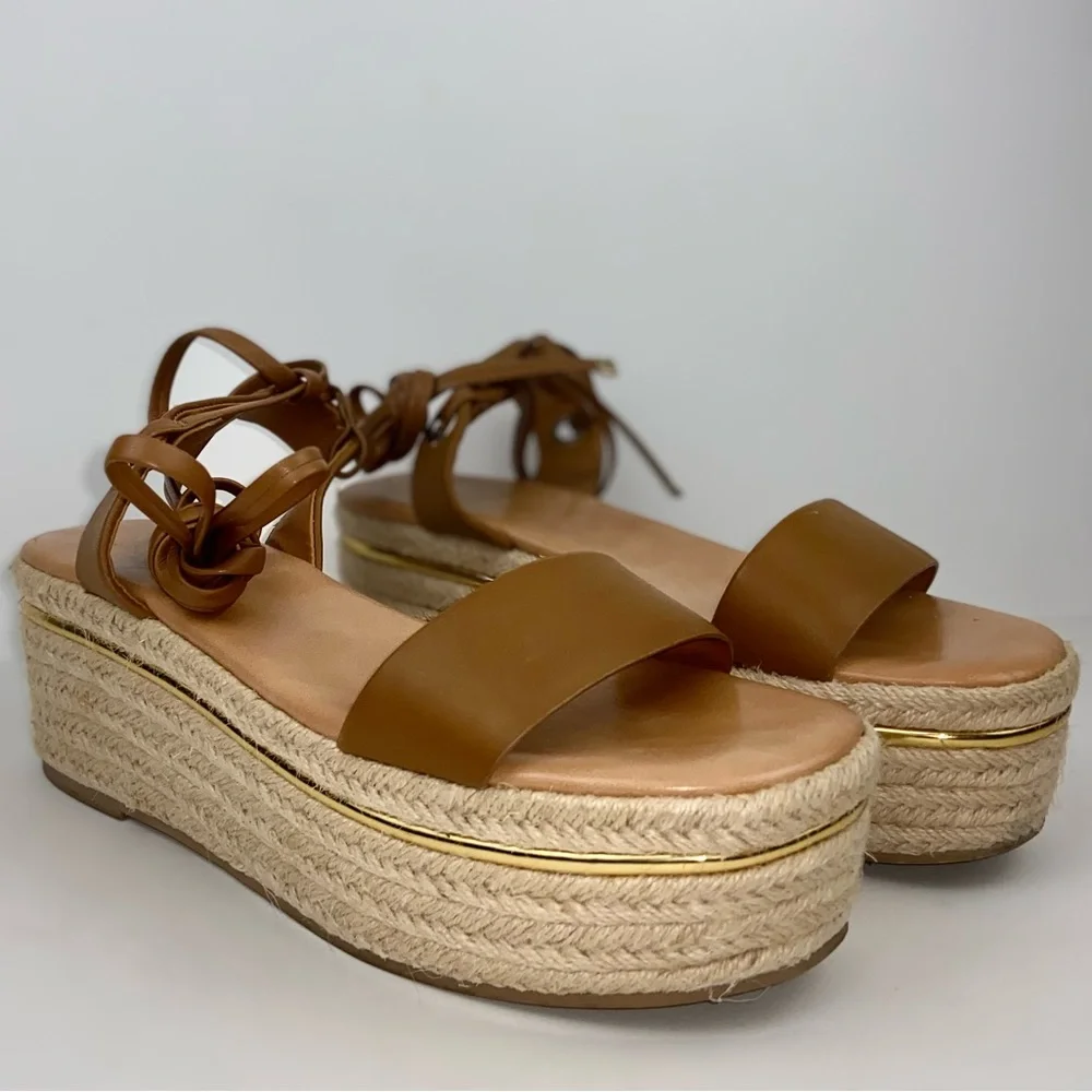 Platform Sandals Tan Leather Size 7.5 Gold accents 3 inches Bleecker & Bond